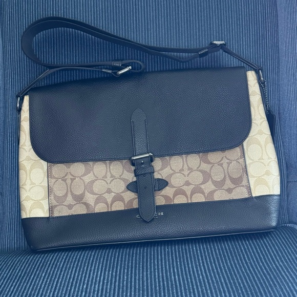 Coach messenger bag. - Picture 1 of 4